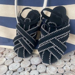 Farm Rio Black Zig Zag sandals